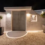 Cally Cave House ثيرا
