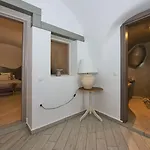 Cally Cave House Fira (Santorini)