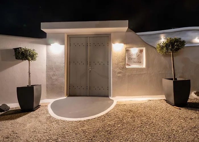 Cally Cave House Fira (Santorini)