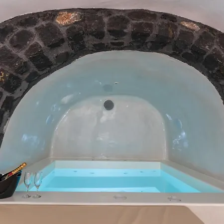 Cally Cave House Semesterbostad Fira (Santorini)