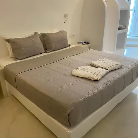 Cally Cave House Fira (Santorini)