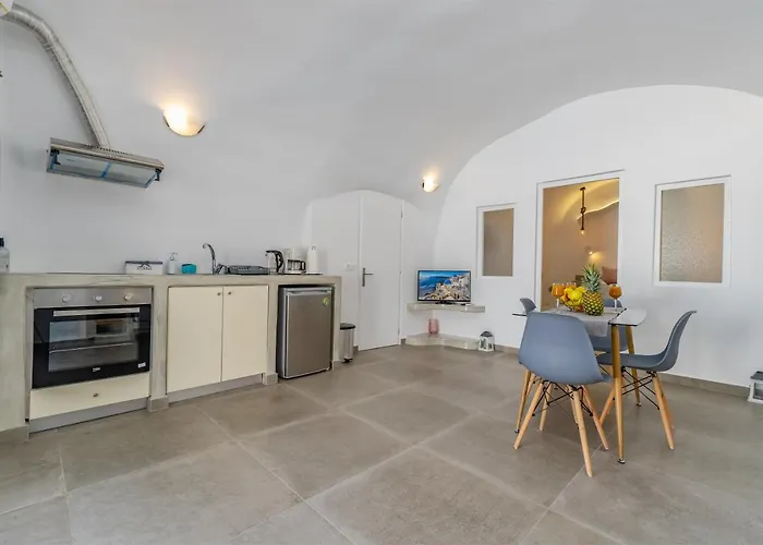 Cally Cave House Fira (Santorini)