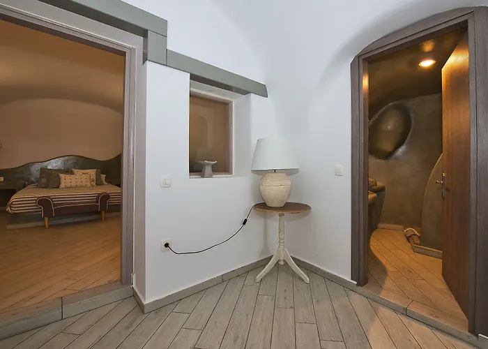 Cally Cave House Fira (Santorini)